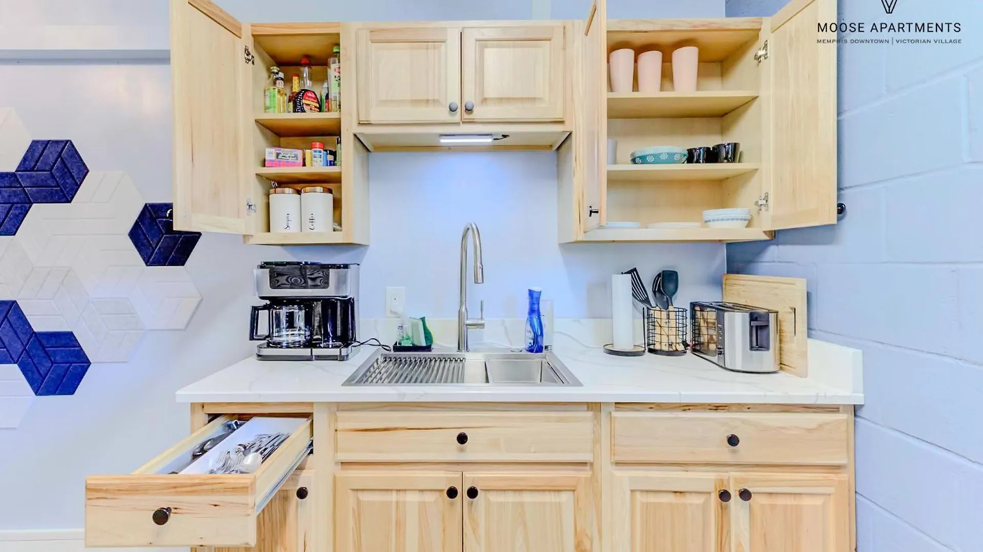 The Moose #3 - Modern Luxe Studio With Free Gated Parking & Wifi Memphis Apartment